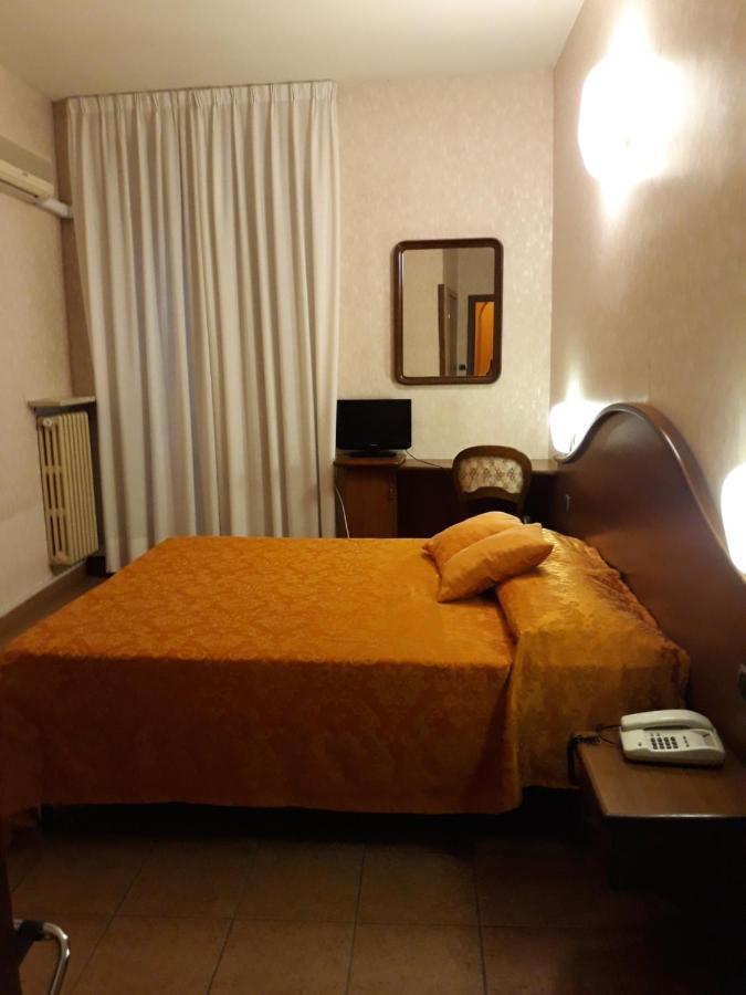 Hotel Cavour เวโรนา ภายนอก รูปภาพ