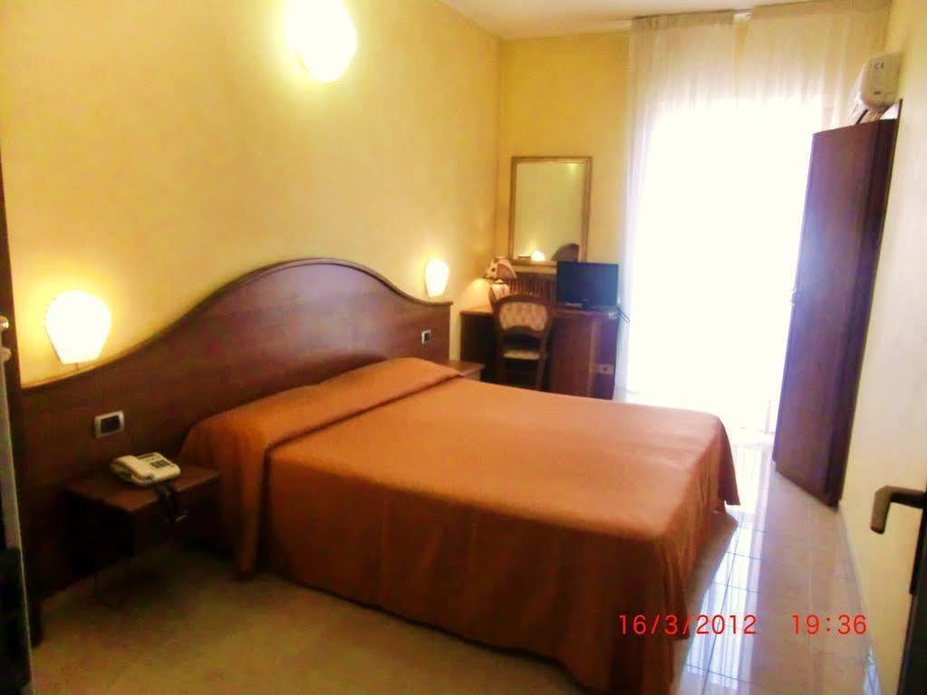 Hotel Cavour เวโรนา ภายนอก รูปภาพ