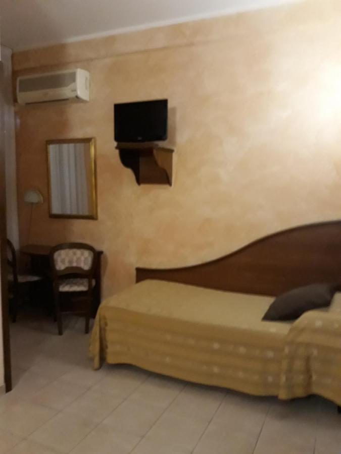 Hotel Cavour เวโรนา ภายนอก รูปภาพ