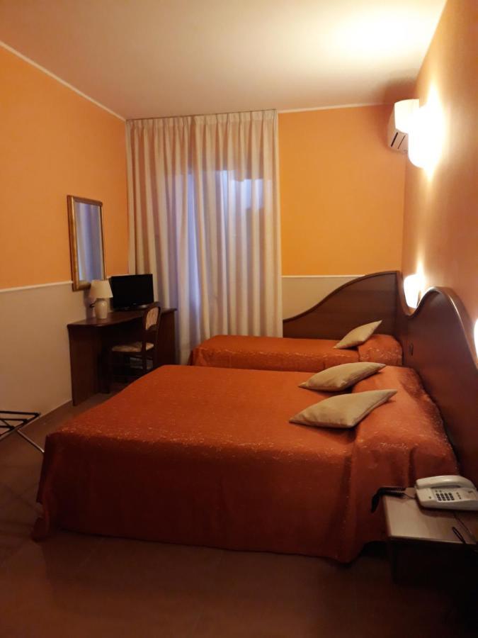 Hotel Cavour เวโรนา ภายนอก รูปภาพ